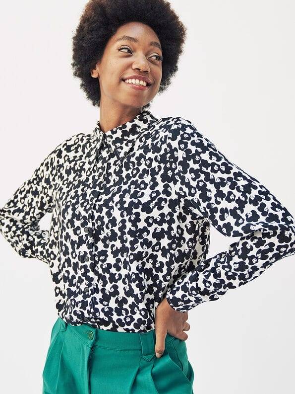 Mademoiselle YéYé Crepe Hemdbluse mit langem Kragen aus Ecovero by Lenzing Riesige Rabatte