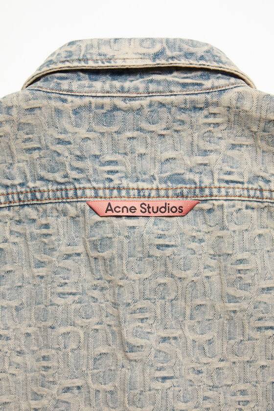 Acne Studios Monogramm-Jeanshemd – entspannte Passform Rabatte dieses Monats