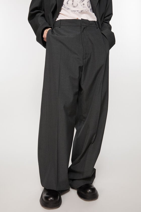 Acne Studios Figurnahe Hose Jubiläumsangebot