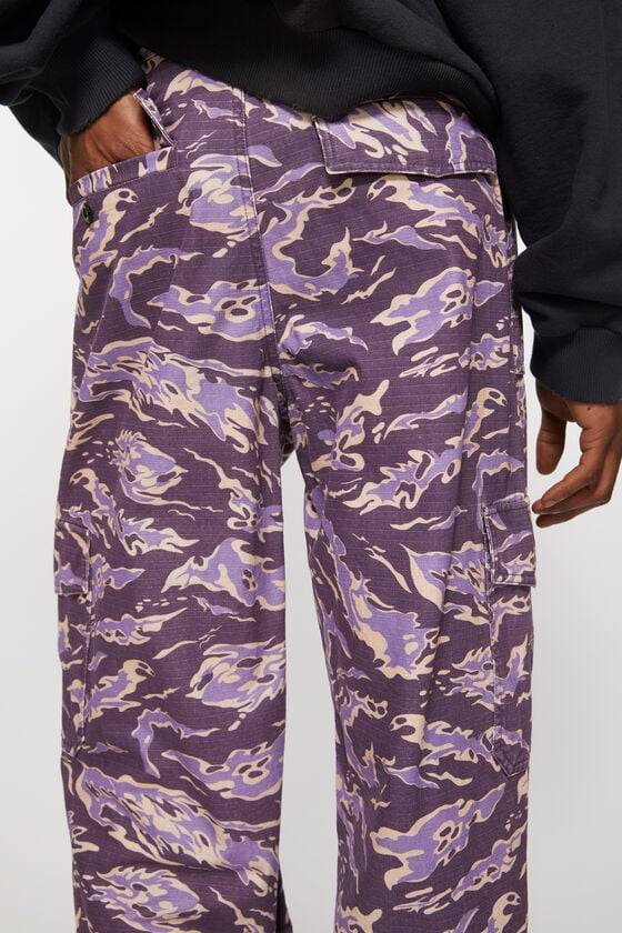 Acne Studios Hose mit Cargo-Print Große Rabatte