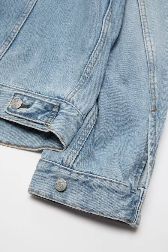 Acne Studios Jeansjacke – entspannte Passform Zeitlich begrenztes Angebot