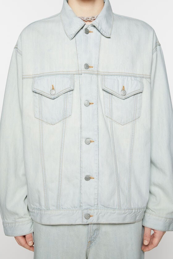 Acne Studios Jeansjacke – entspannte Passform Kauf eins, bekomm eins gratis