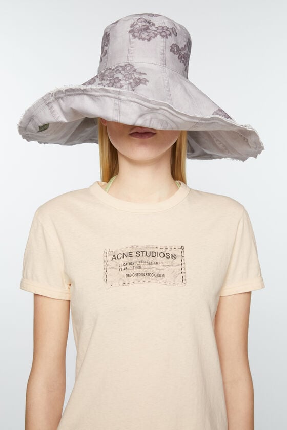 Acne Studios Bedrucktes T-Shirt – Körperbetonte Passform zollfrei
