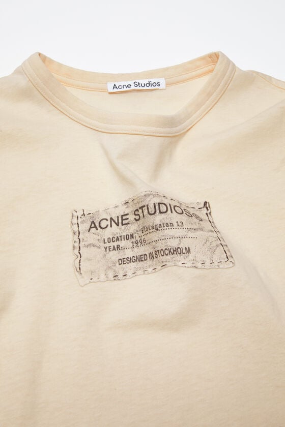 Acne Studios Bedrucktes T-Shirt – Körperbetonte Passform zollfrei