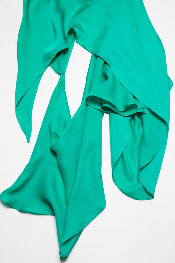 Acne Studios Kleid aus Seide mit Cut-out Laufsteg-Show Große Rabatte