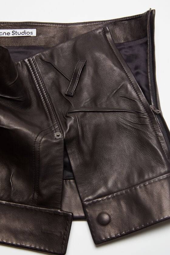 Acne Studios Minirock aus Knitterleder Laufsteg-Show Zeitlich begrenztes Angebot