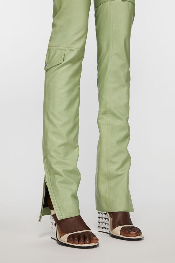 Acne Studios Lederhosen Laufsteg-Show Auslauf