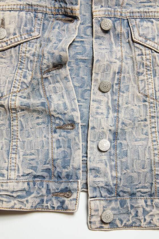 Acne Studios Jeansjacke mit Monogramm – Taillierte Passform Günstig kaufen