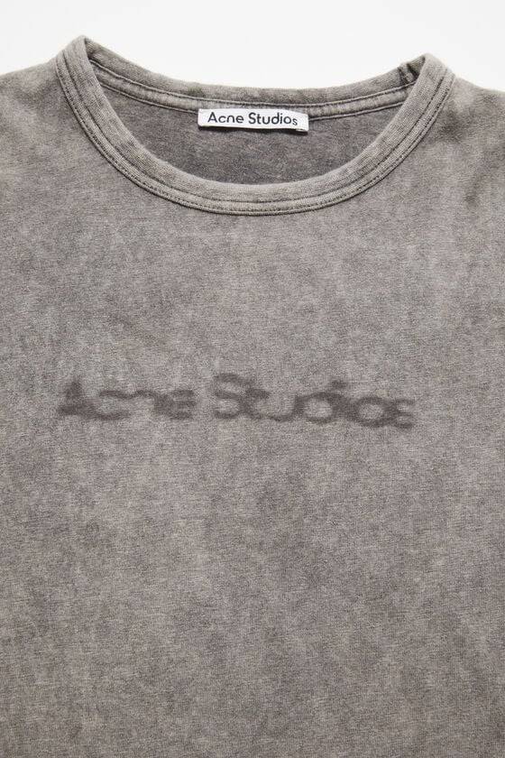 Acne Studios T-Shirt mit verschwommenem Logo – taillierte Unisex-Passform Bestseller