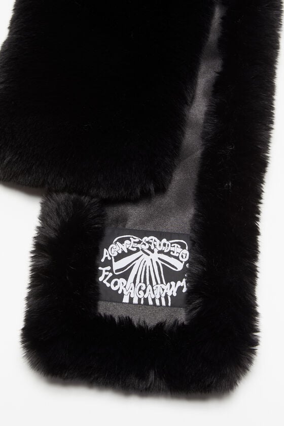 Acne Studios Fellschal Letzter Tag