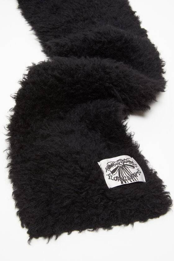Acne Studios Fluffy scarf - Narrow Bis zu 50% Rabatt