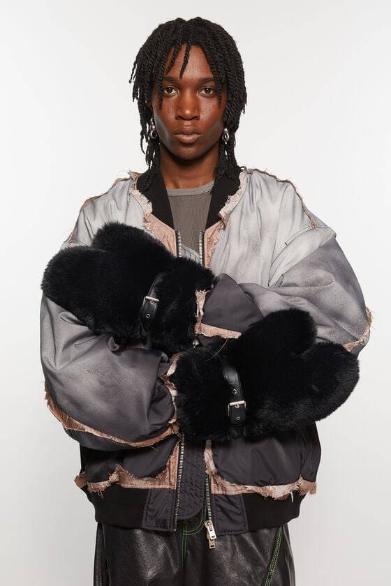 Acne Studios Flauschige Fäustlinge mit Schnalle Bis zu 60% Rabatt
