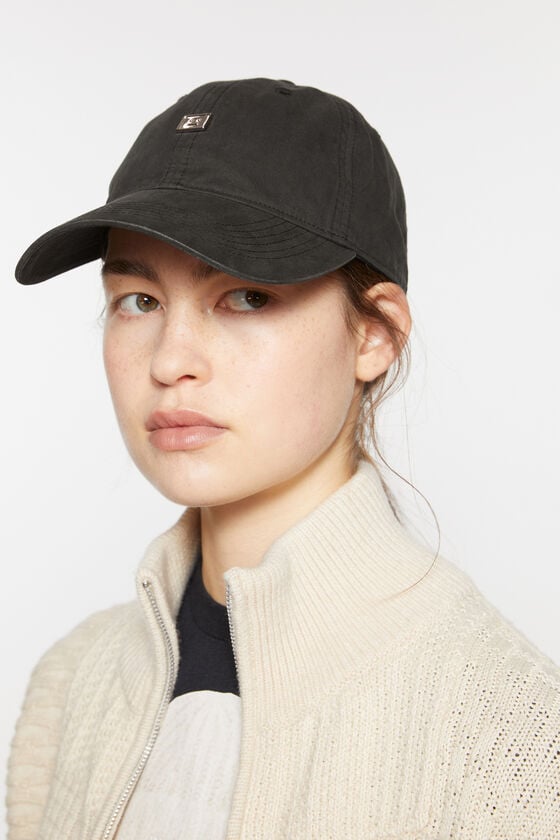 Acne Studios Kappe mit aufgesetztem Face-Aufnäher aus Metall Kostenloser Versand