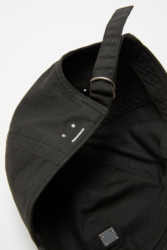 Acne Studios Kappe mit aufgesetztem Face-Aufnäher aus Metall Kostenloser Versand