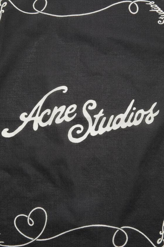 Acne Studios Leichter Schal mit Print Versandkostenfrei