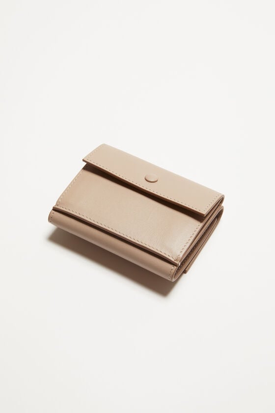 Acne Studios Dreifach-Geldbörse aus Leder Vatertagsangebot