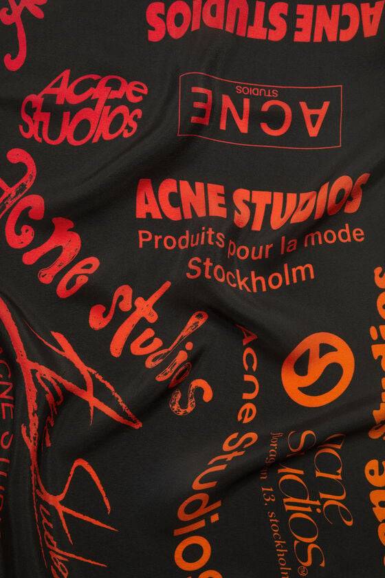 Acne Studios Seidenschal mit Logo-Prints Valentinstagsangebot