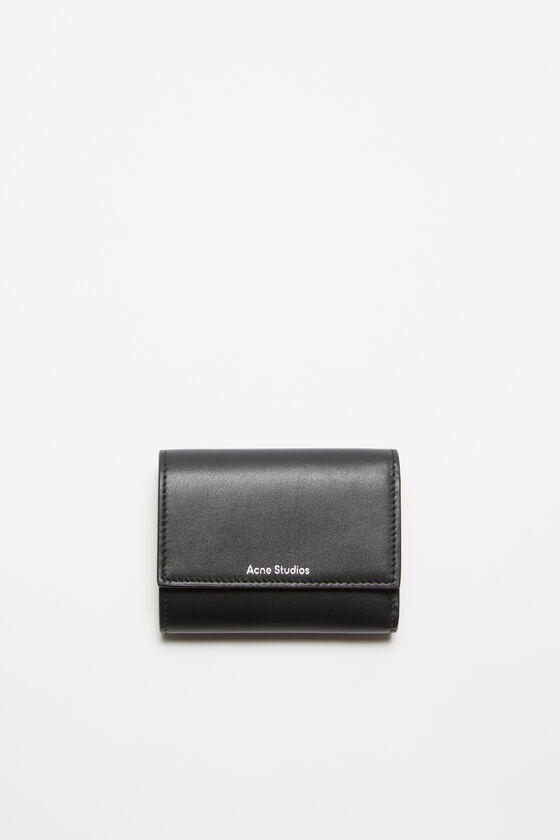 Acne Studios Dreifach-Geldbörse aus Leder Tägliche Deals