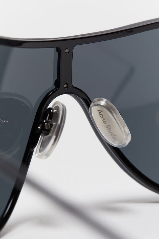 Acne Studios Sonnenbrille mit Metallrahmen Runway-Show Riesige Ersparnisse