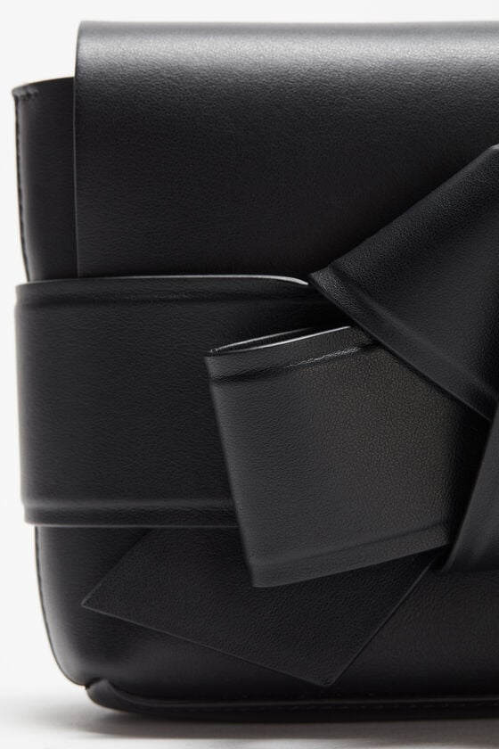 Acne Studios Musubi Mini-Umhängetasche VIP-Rabatte