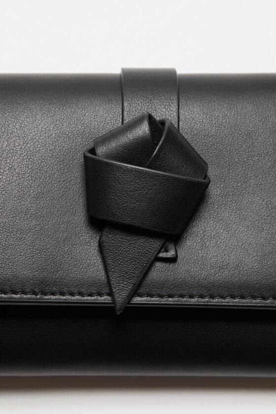 Acne Studios Gefaltete Musubi-Geldbörse Kostenlose Rückgabe