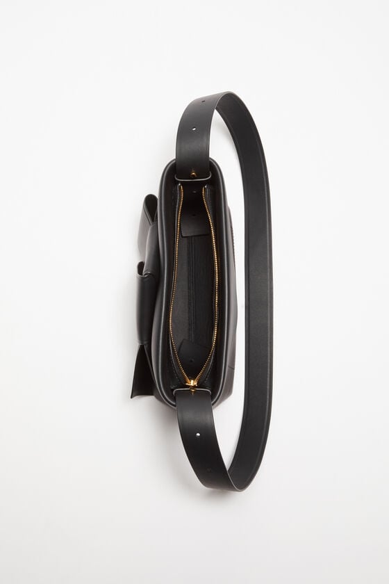 Acne Studios Musubi Schultertasche Nur noch ein Tag übrig