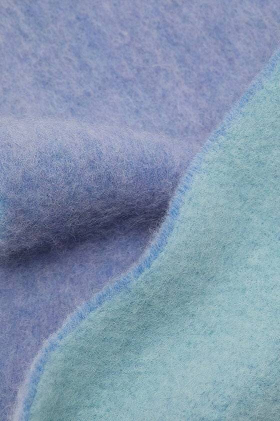 Acne Studios Fransen-Schal mit Logo im Angebot