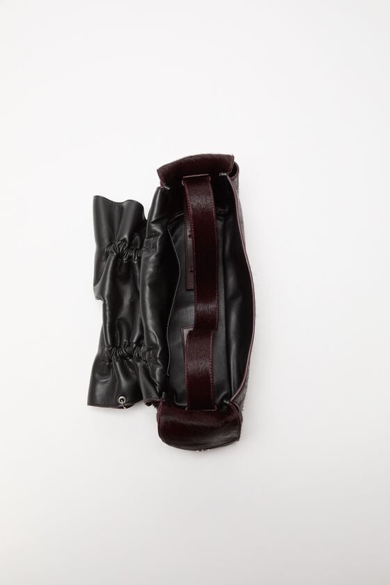 Acne Studios Multipocket furry leather bag Laufsteg-Show Versandkostenfrei