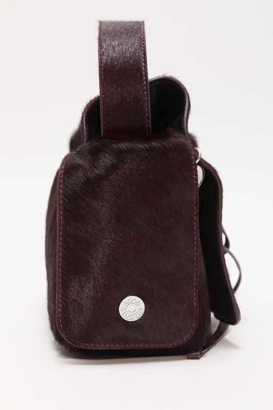 Acne Studios Multipocket furry leather bag Laufsteg-Show Versandkostenfrei