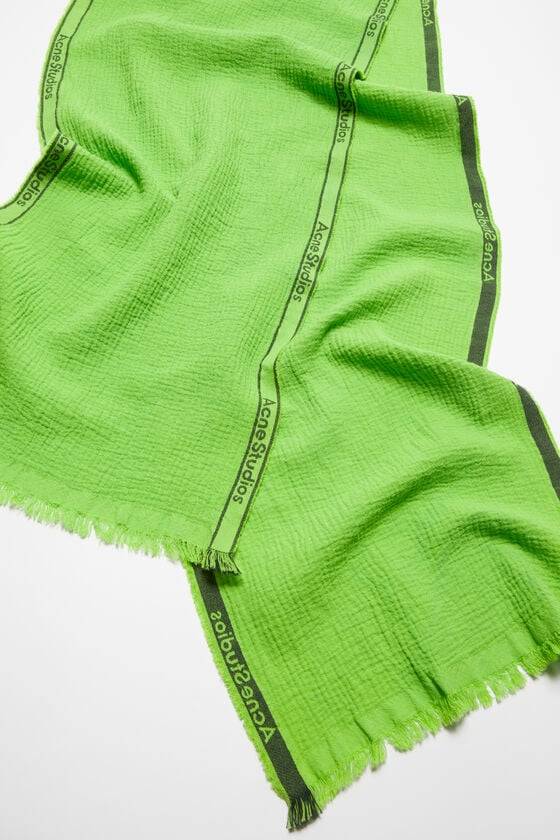 Acne Studios Schal mit Logo-Tape Vatertagsangebot