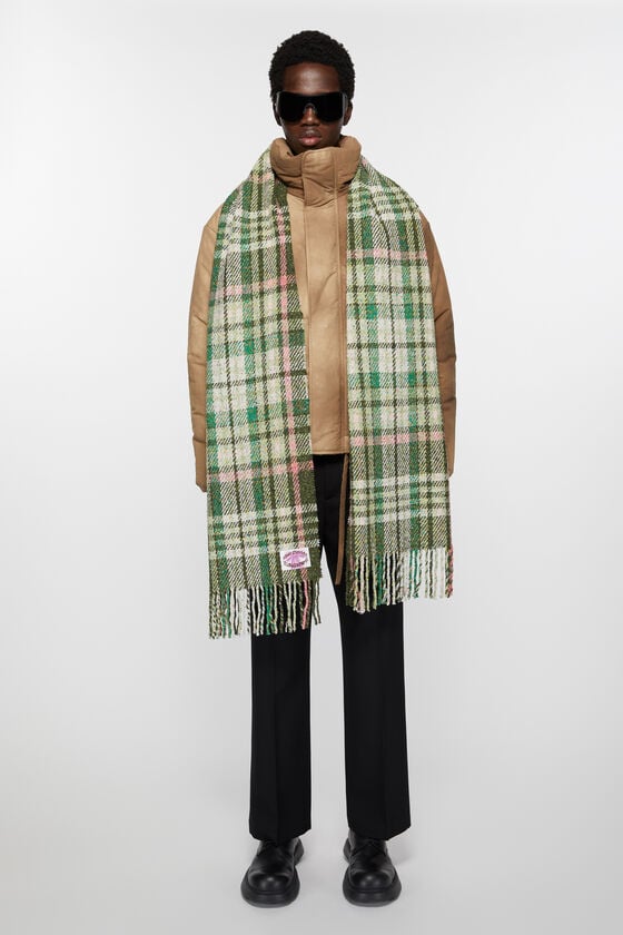 Acne Studios Fransen-Schal mit Karomuster Lagerräumung