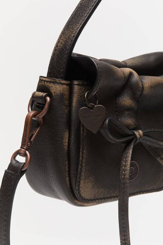 Acne Studios Mikrotasche mit mehreren Taschen Neuheiten