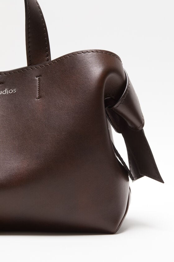 Acne Studios Musubi midi tote Räumungsverkauf