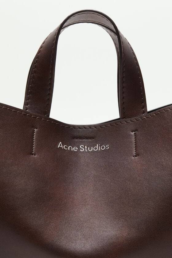 Acne Studios Musubi midi tote Räumungsverkauf