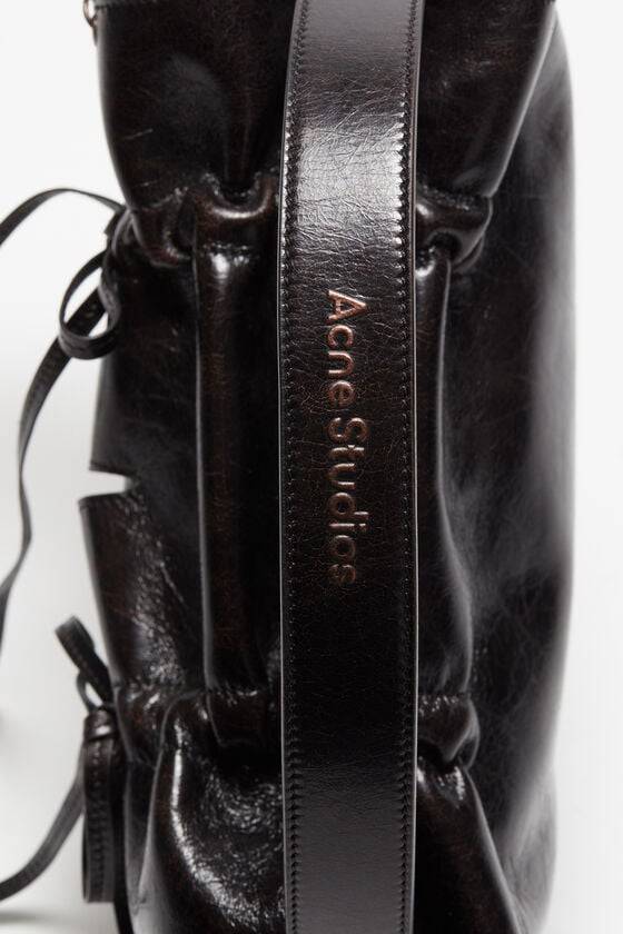 Acne Studios Tasche mit mehreren Taschen Runway Show Tägliche Deals