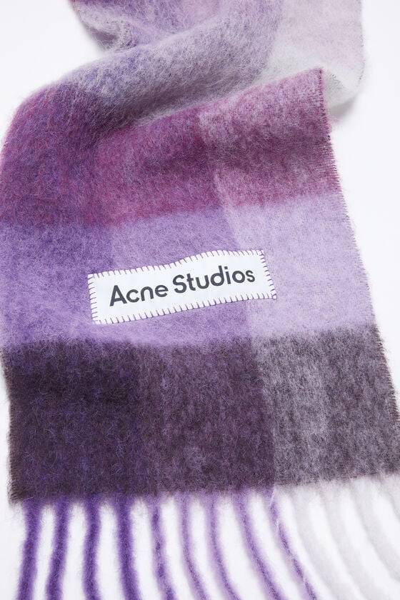 Acne Studios Karierter Schal aus Mohair Letzter Tag