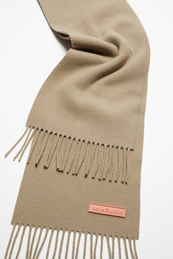 Acne Studios Schmaler Fransen-Schal aus Wolle Vierteljährliche Förderung