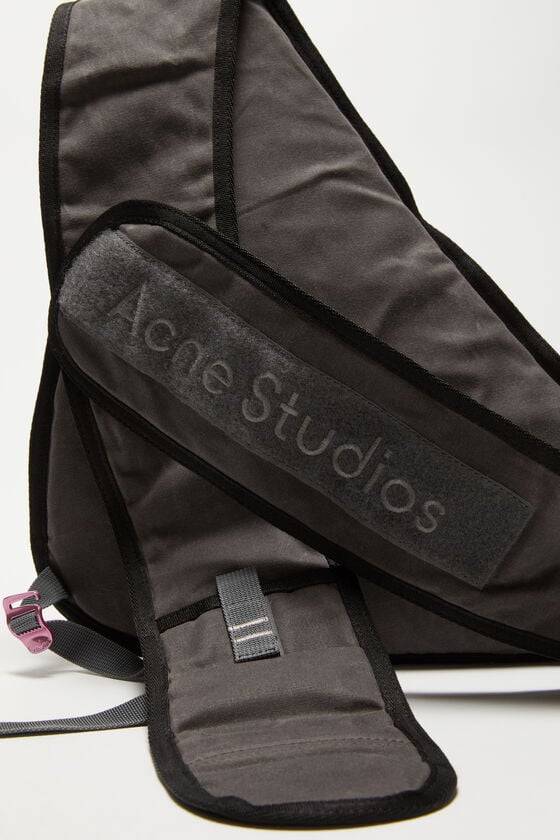 Acne Studios Sling-Rucksack Begrenzt auf 3 Tage