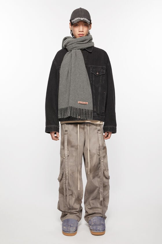 Acne Studios Schmaler Fransen-Schal aus Wolle Black Friday Preise