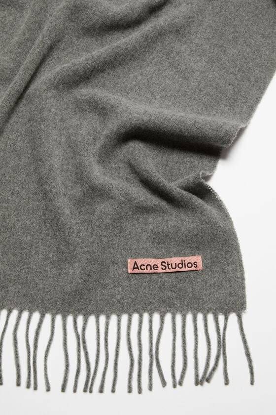 Acne Studios Schmaler Fransen-Schal aus Wolle Black Friday Preise