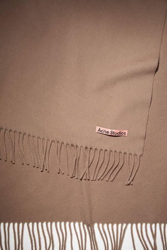 Acne Studios Oversized-Wollschal mit Fransen Online