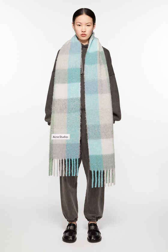Acne Studios Karierter Schal aus Mohair im Angebot