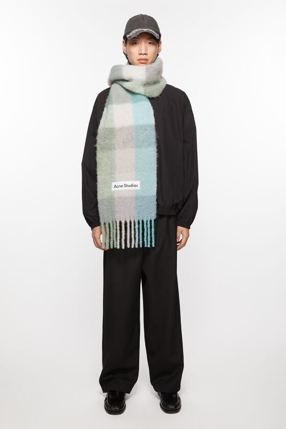 Acne Studios Karierter Schal aus Mohair im Angebot