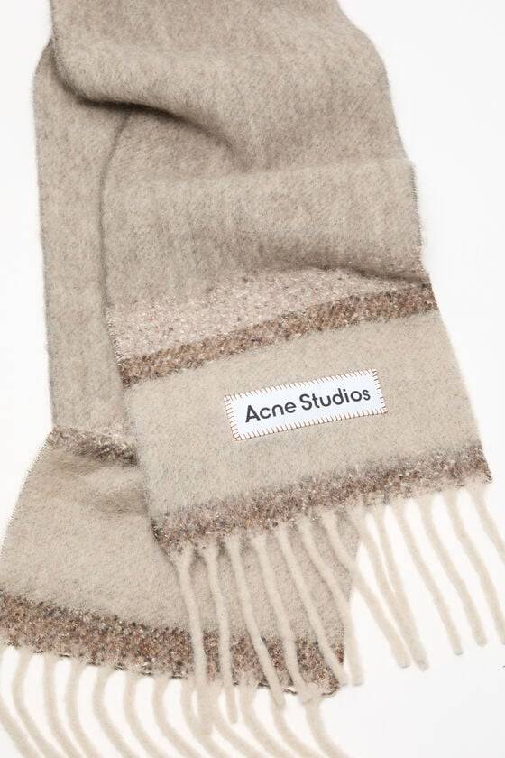 Acne Studios Fransen-Schal mit Logo Fabrikverkauf