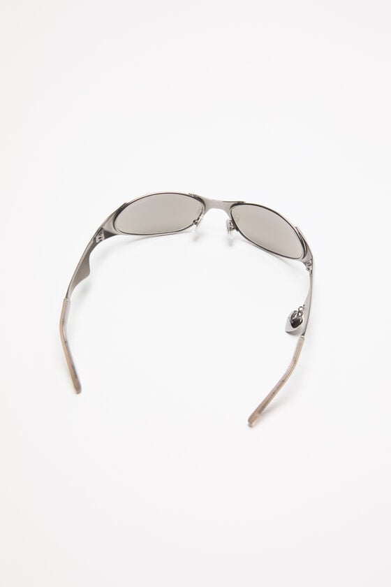 Acne Studios Sonnenbrille mit Metallrahmen und Anhänger Laufsteg-Show Günstig kaufen