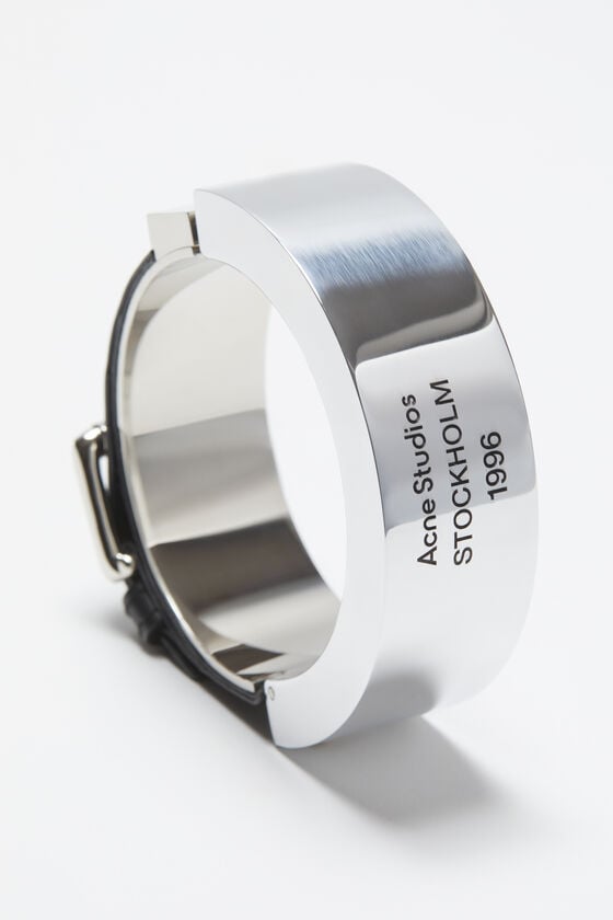 Acne Studios Manschettenarmband aus Leder Laufsteg-Show Jubiläumsangebot
