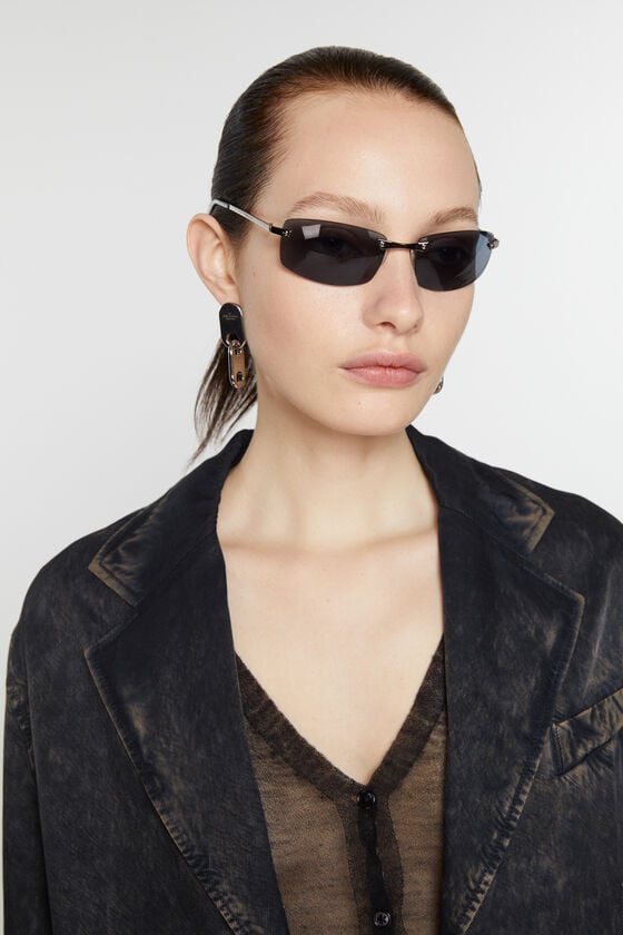 Acne Studios Kettenschloss-Ohrring Top Angebot