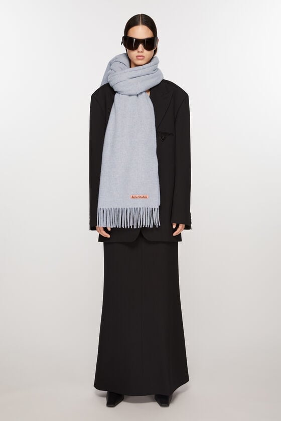 Acne Studios Oversized-Wollschal mit Fransen Wochenangebot