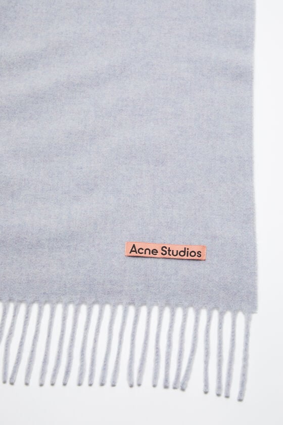 Acne Studios Oversized-Wollschal mit Fransen Wochenangebot
