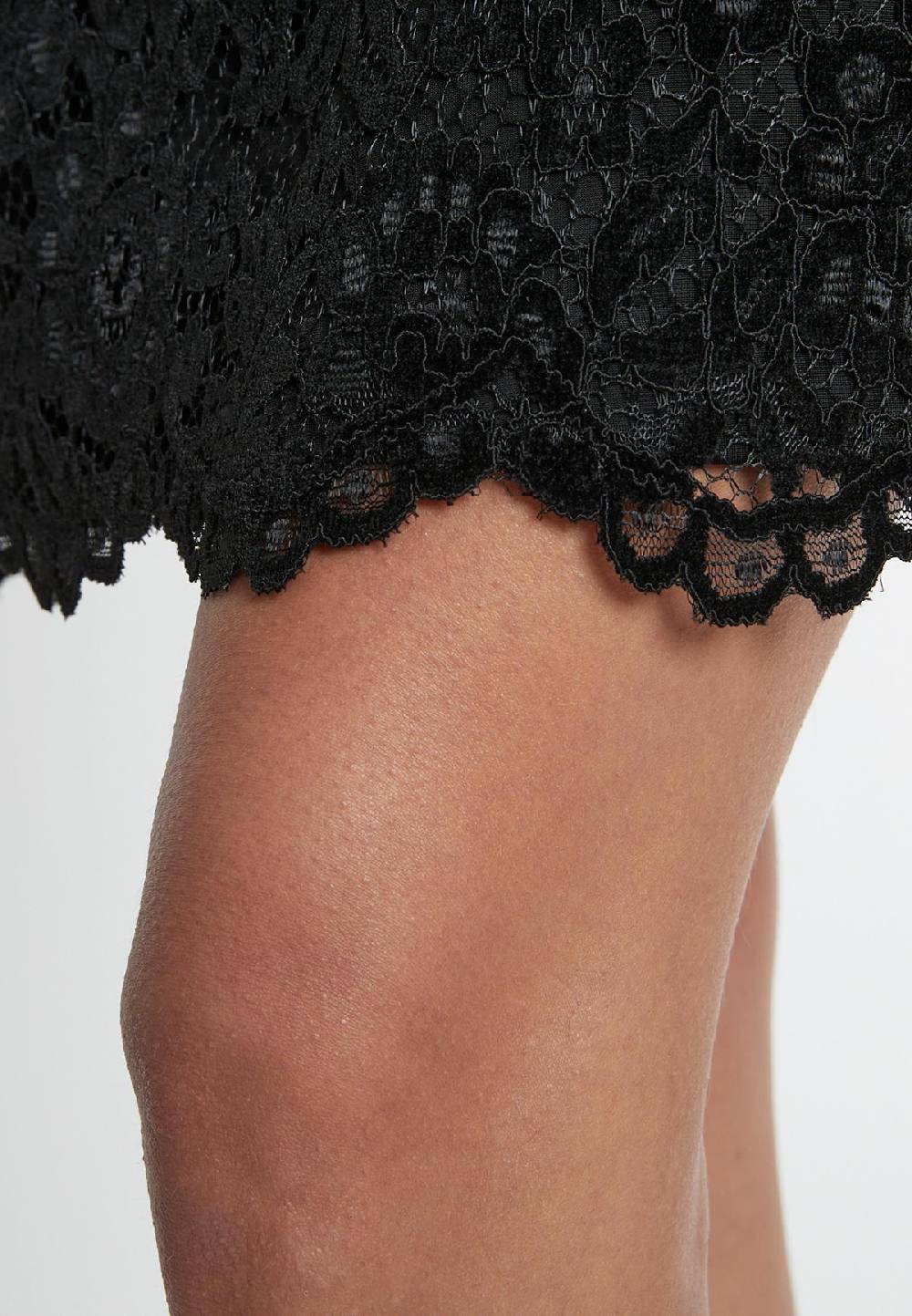 Ana Alcazar Spitzenkleid Sahea Letzter Tag